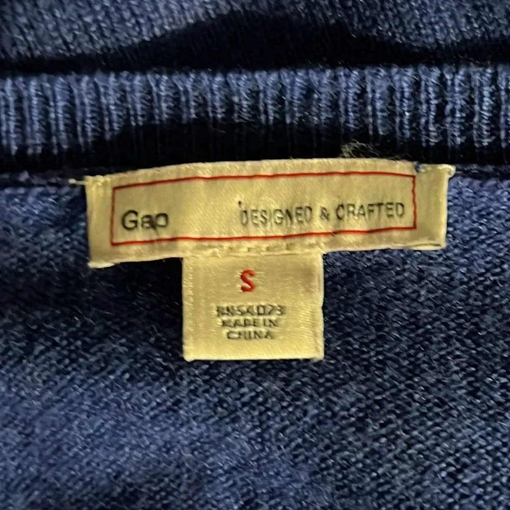 NWOT | V•Neck Sweater | Gap | 30% Extra Fine Merino Wool | Small - Picture 3 of 5